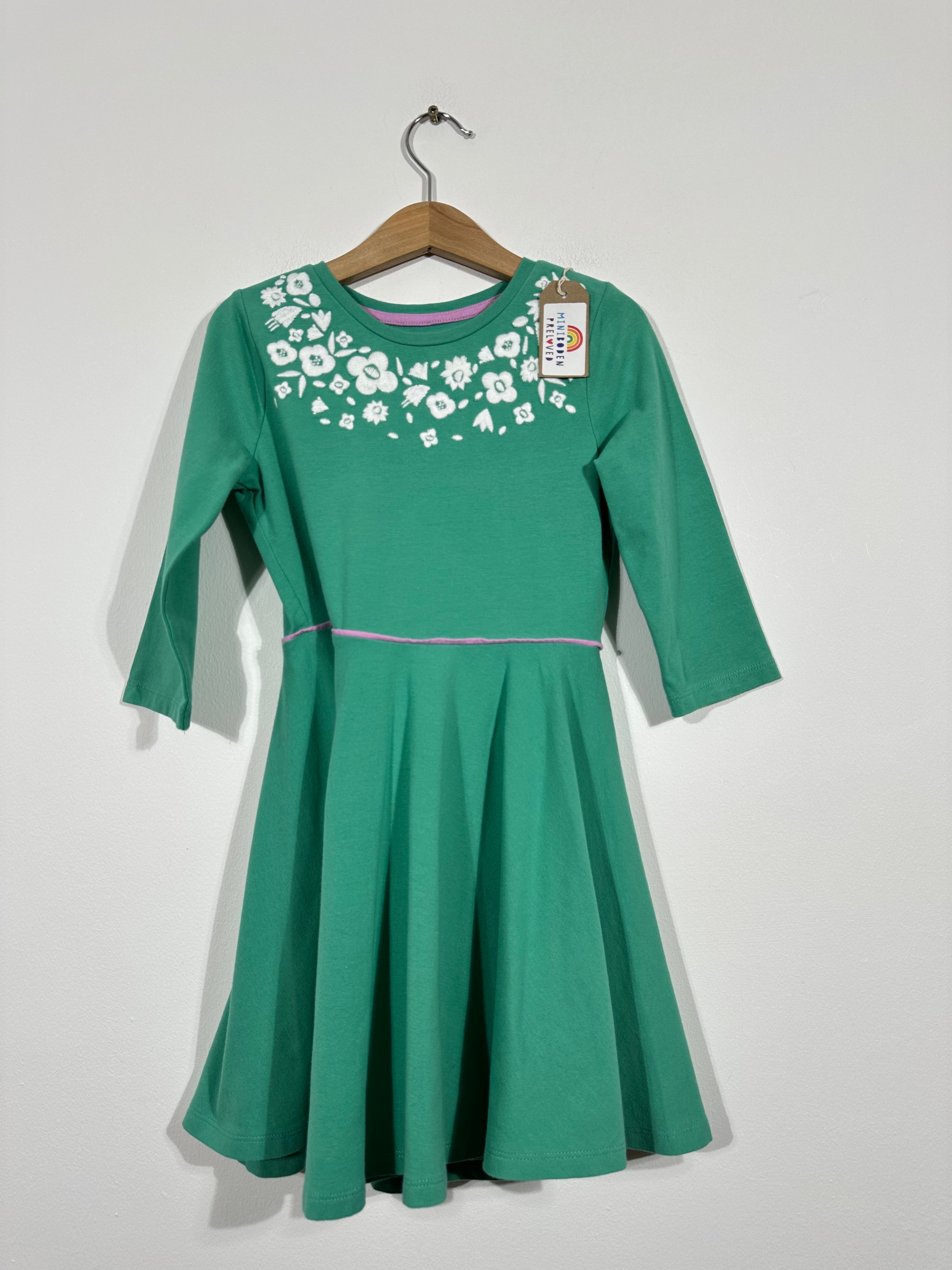 Mini Boden Preloved | Embroidered Mint Green Dress (5-6 Years) Mini Boden Preloved | Embroidered Mint Green Dress (5-6 Years)